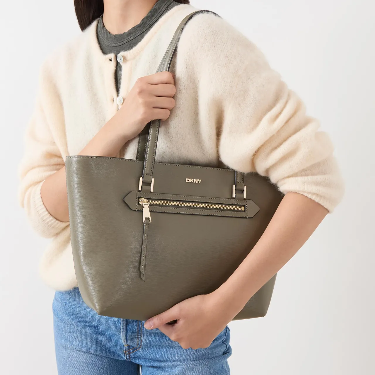 New Bryant Logo Medium Tote Bag Women Tote Bags