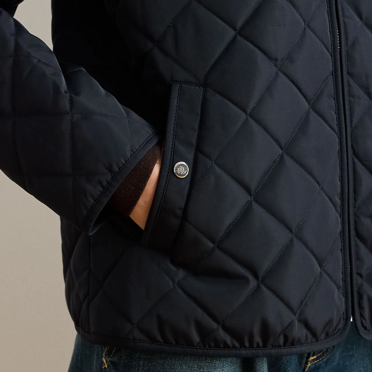 Outlet Crest Patch Diamond Quilted Jacket Women Coats & Jackets