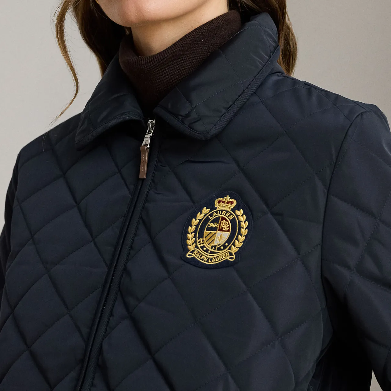 Outlet Crest Patch Diamond Quilted Jacket Women Coats & Jackets