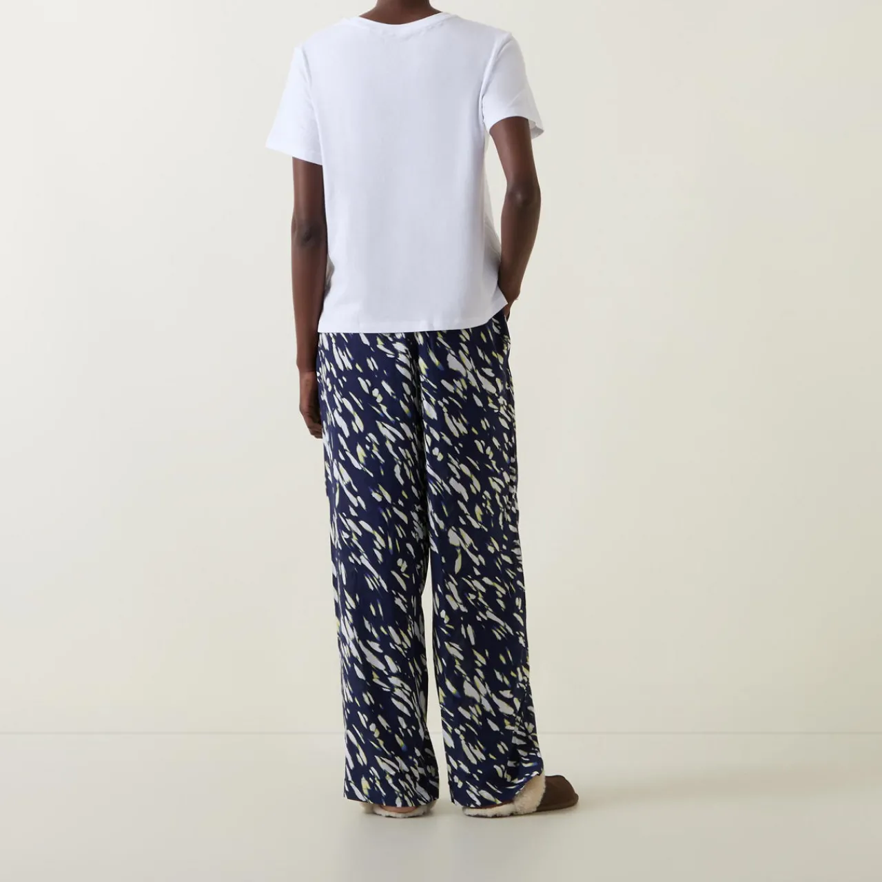 Sale Logo T-Shirt & Abstract Print Bottoms Pyjama Set Women Sleepwear