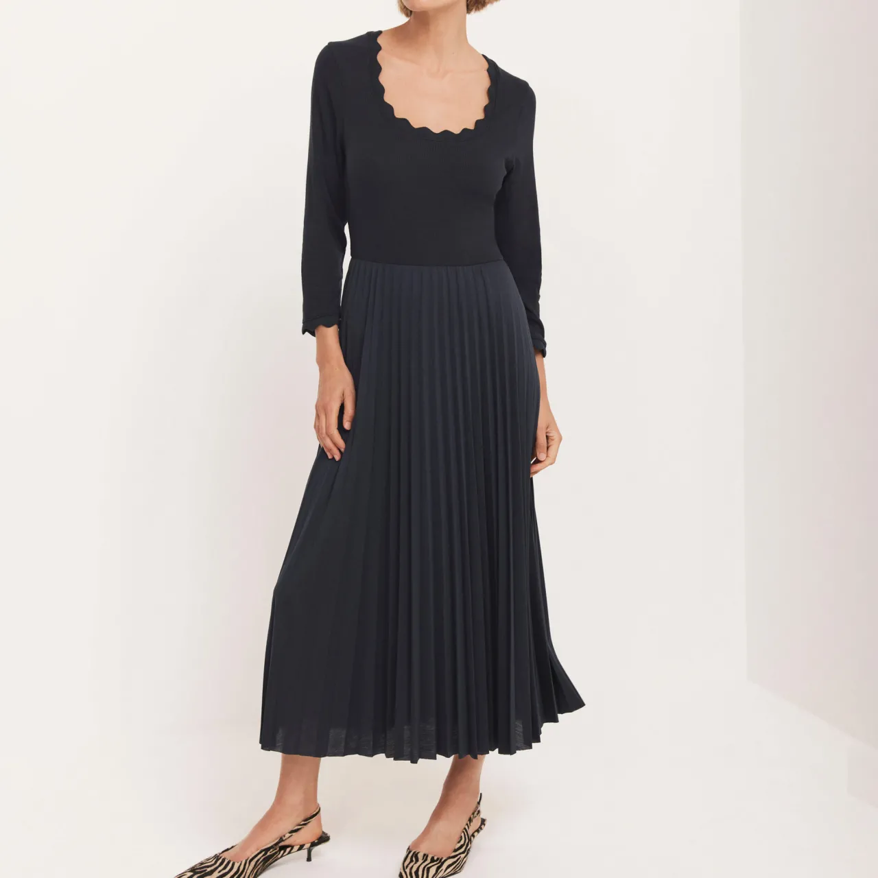 Outlet Scallop Pleated Dress Women Dresses