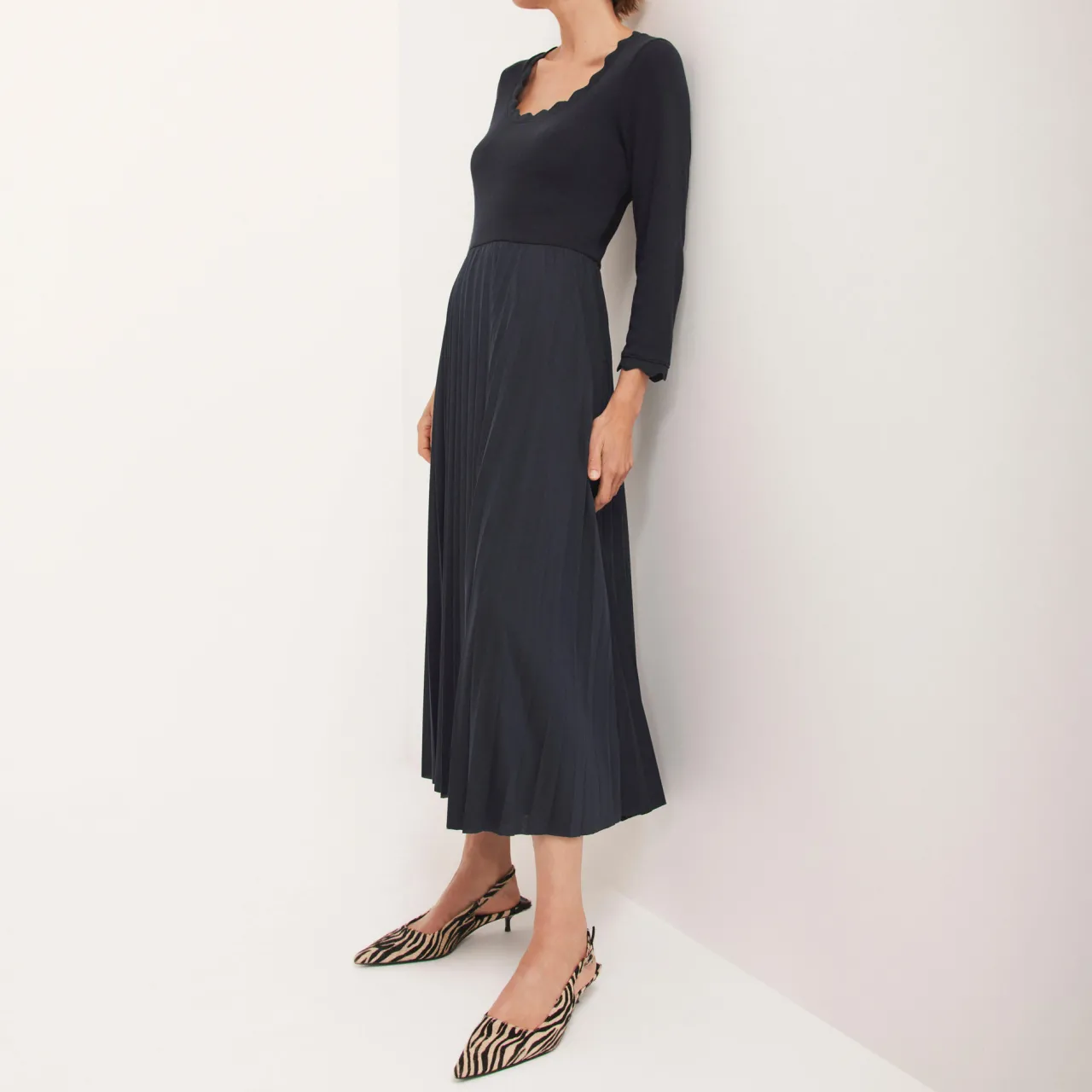 Outlet Scallop Pleated Dress Women Dresses