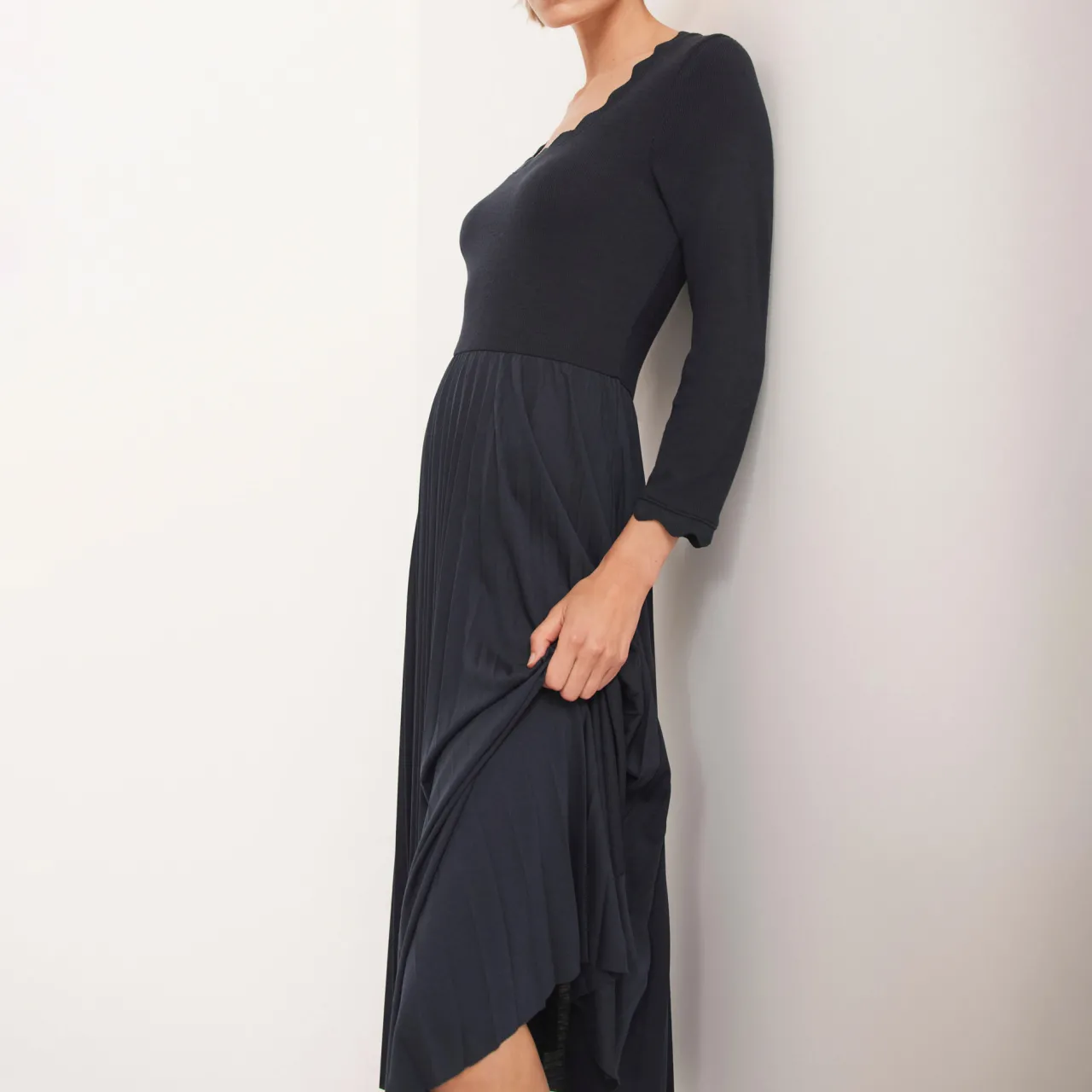 Outlet Scallop Pleated Dress Women Dresses
