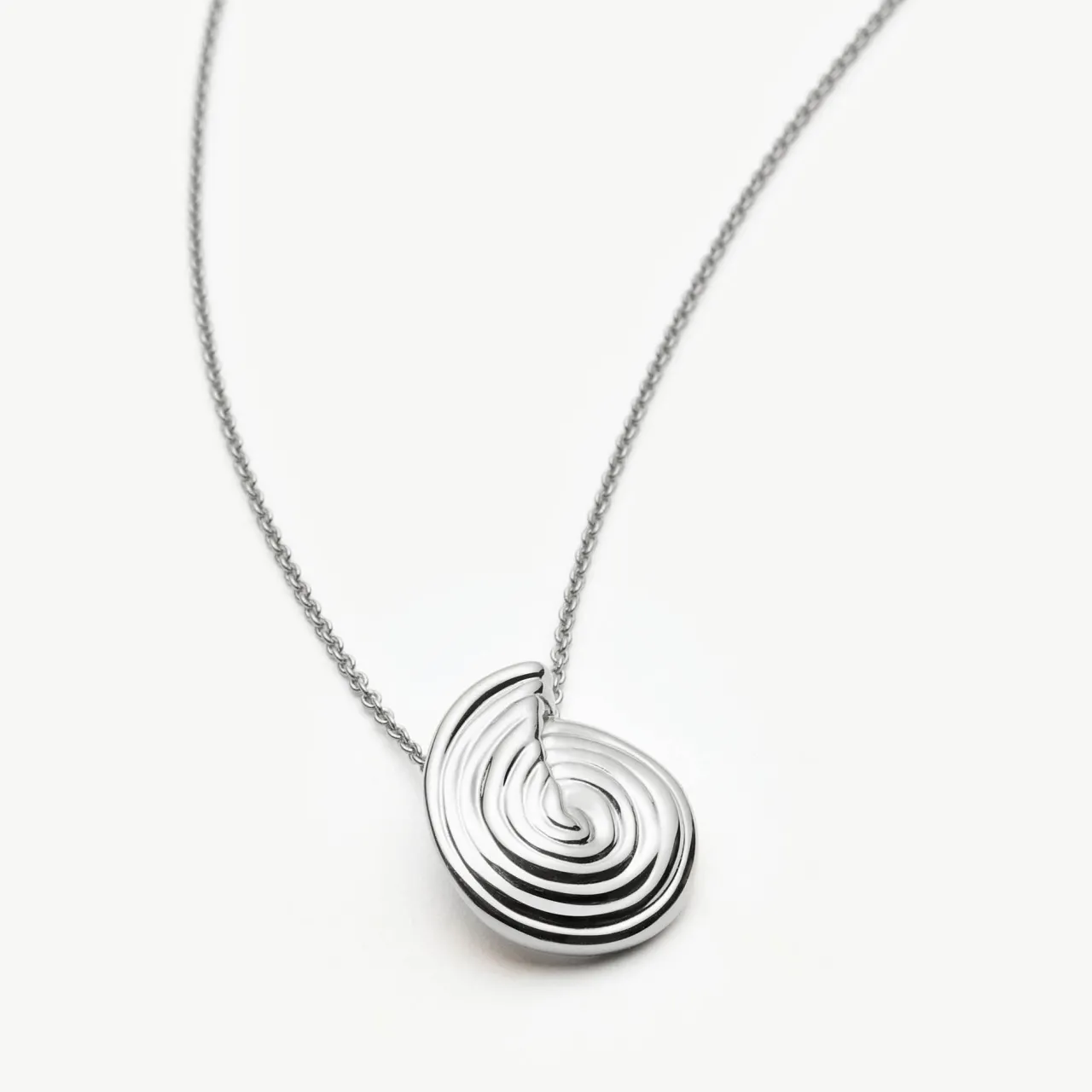 Online Spiral Mini Pendant Chain Necklace Women Necklaces