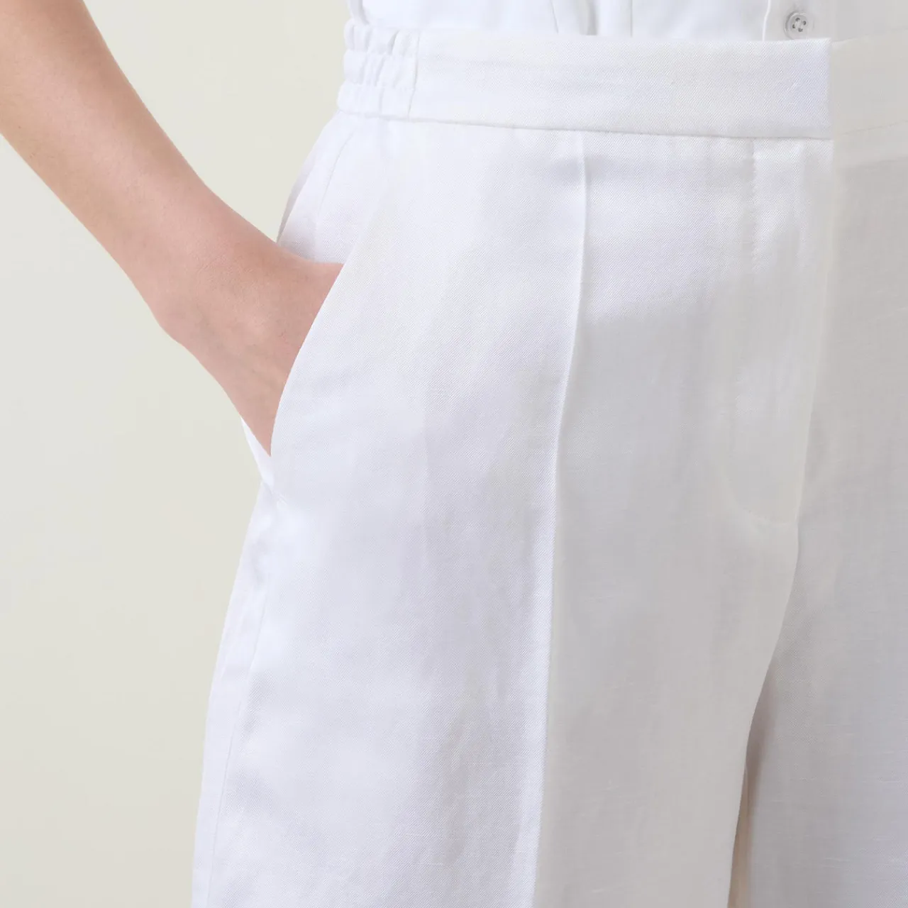 New Telini Pleated Shorts Women Trousers & Shorts