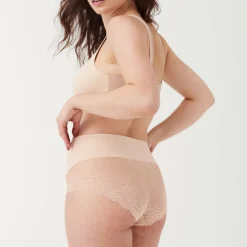 New Undie-tectable® Light Control Lace Hi-Hipster Briefs Women Shapewear