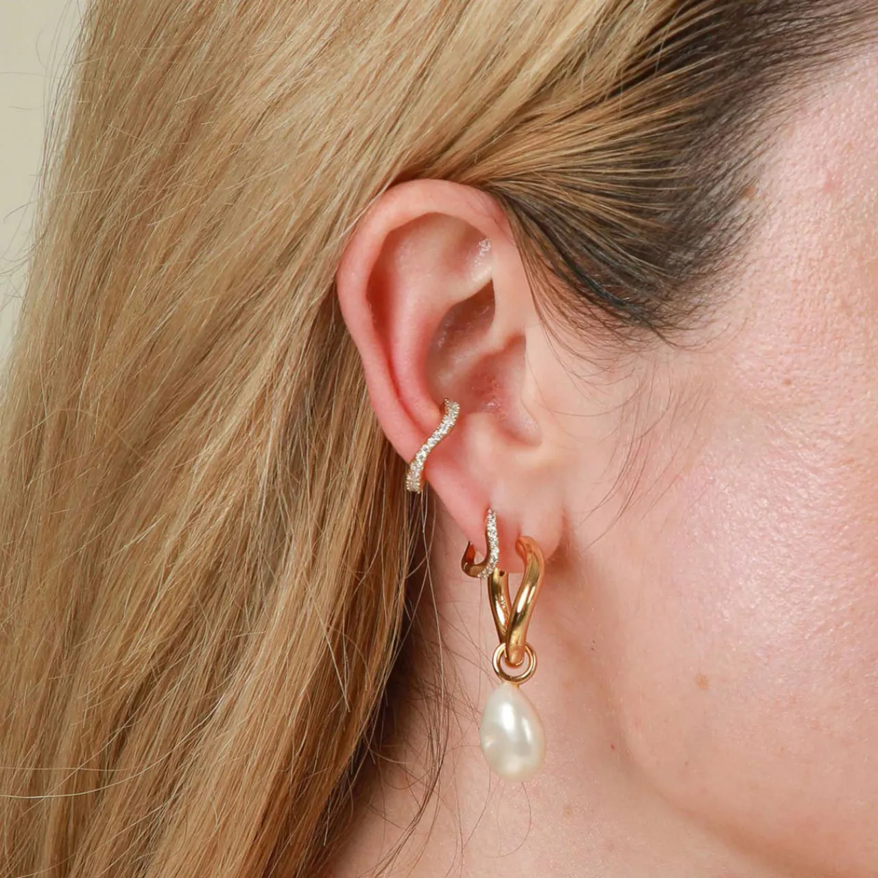 Outlet Wave Crystal 18k Gold-Plated Huggies Women Earrings